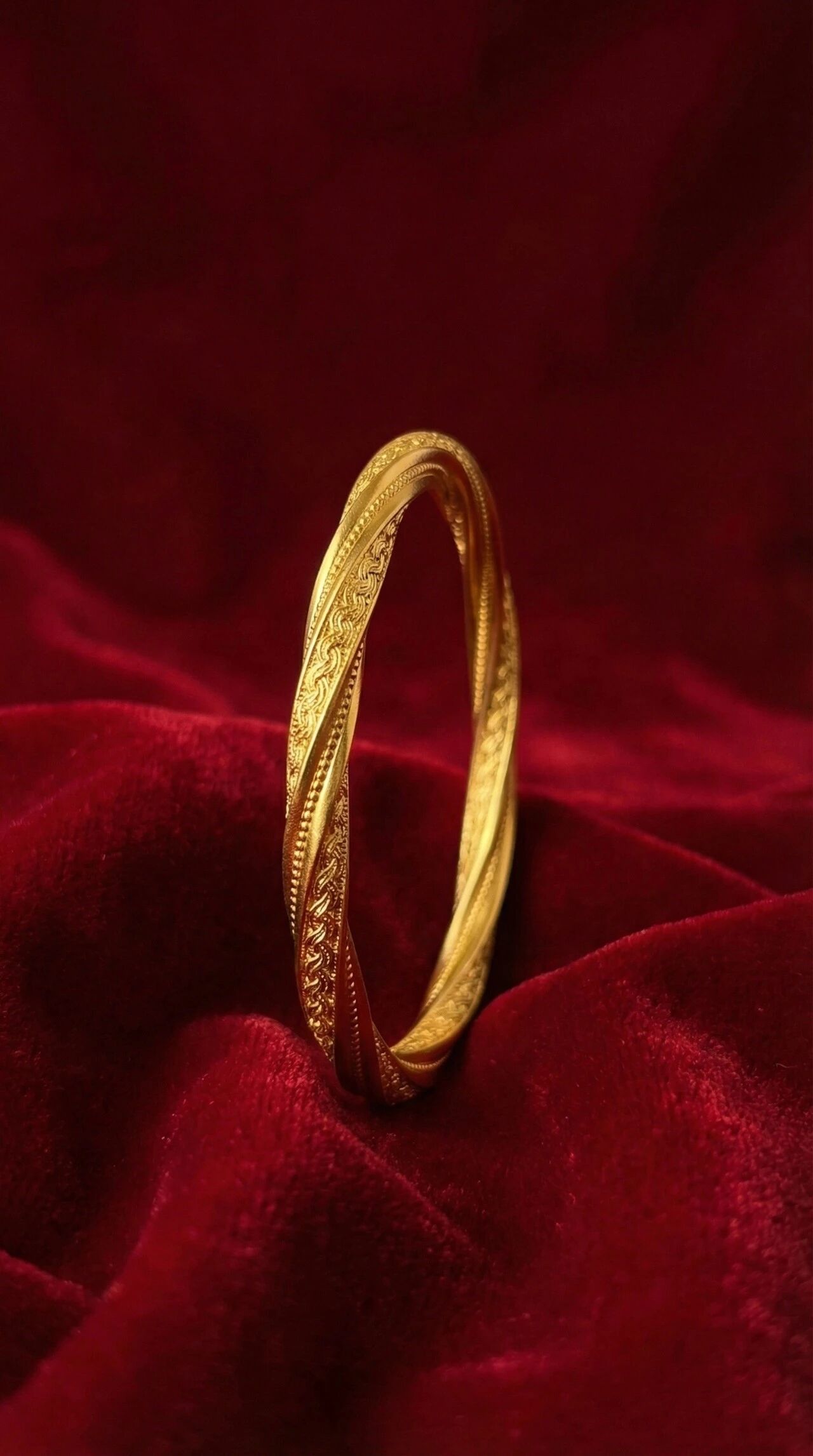 足金绞丝缠枝纹手镯(图1)